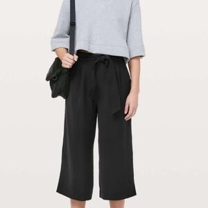 Lululemon Worn Once S6 Solid Black Noir Crop